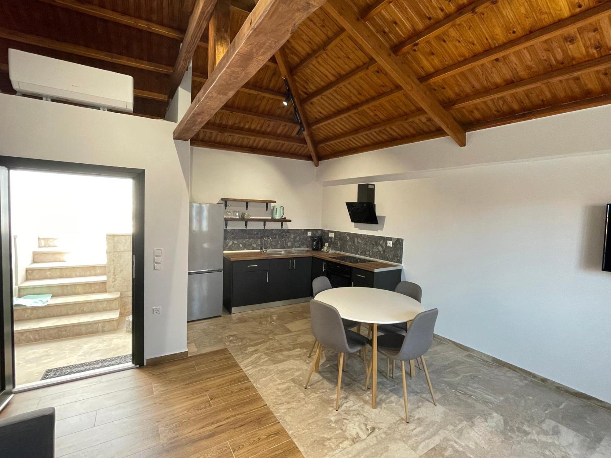 Q Apartments Molyvos มิธิมนา ภายนอก รูปภาพ